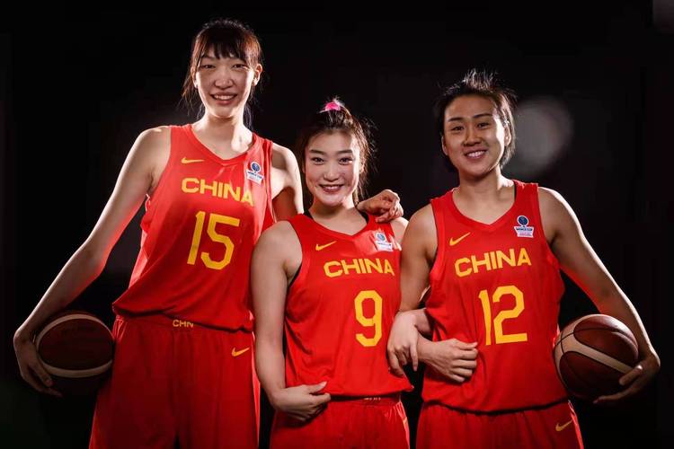 王思雨准绝杀，中国女篮亚运会夺冠：全队狂欢庆祝