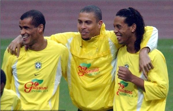 2002年世界杯：巴西3R组合的荣耀与里瓦尔多的争议