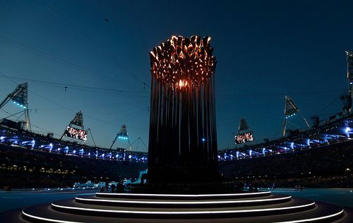 2012年伦敦奥运会主题曲：Muse乐团演唱的<Survival>点燃赛场激情