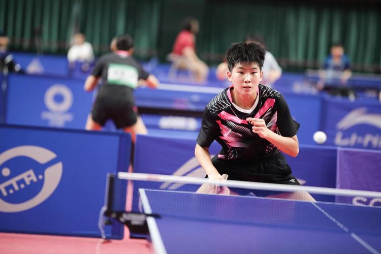 中国乒乓球第一人：容国团的光辉历程