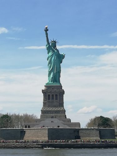 自由女神像：法国赠予美国的自由之光