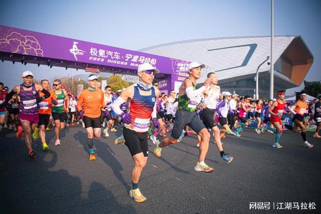 武汉马拉松：42.195公里的自我挑战与超越