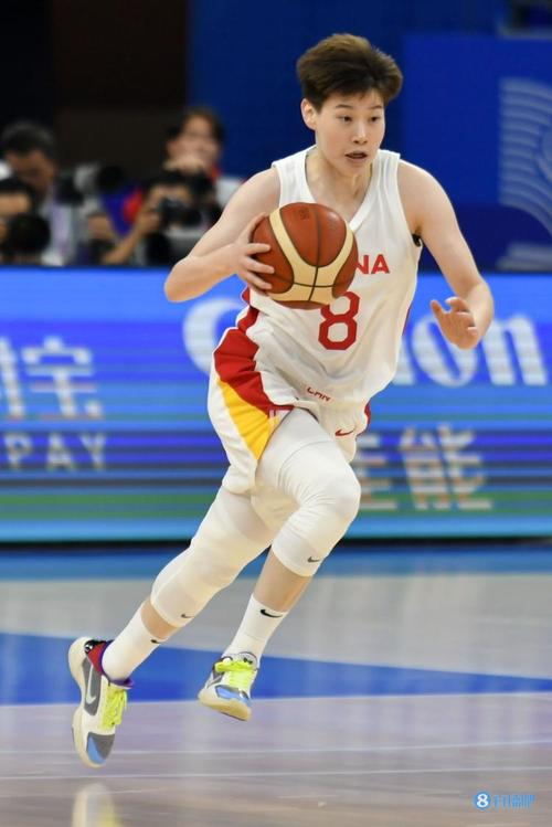 金维娜：中国篮球的新星后卫，闪耀全运赛场