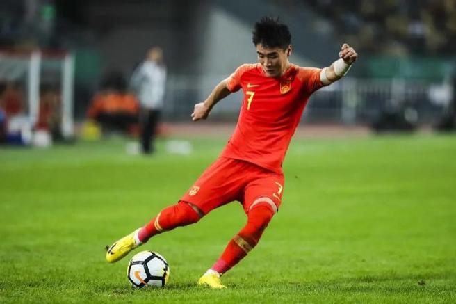中国足球的璀璨星辰：那些闪耀的“中国球王”